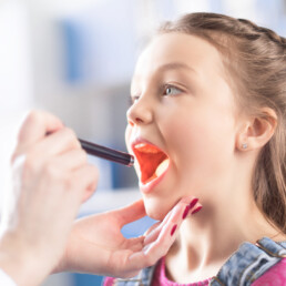 Imgblog Tema1Sept Amigdalitiscronica Mesa De Trabajo 1 Uai